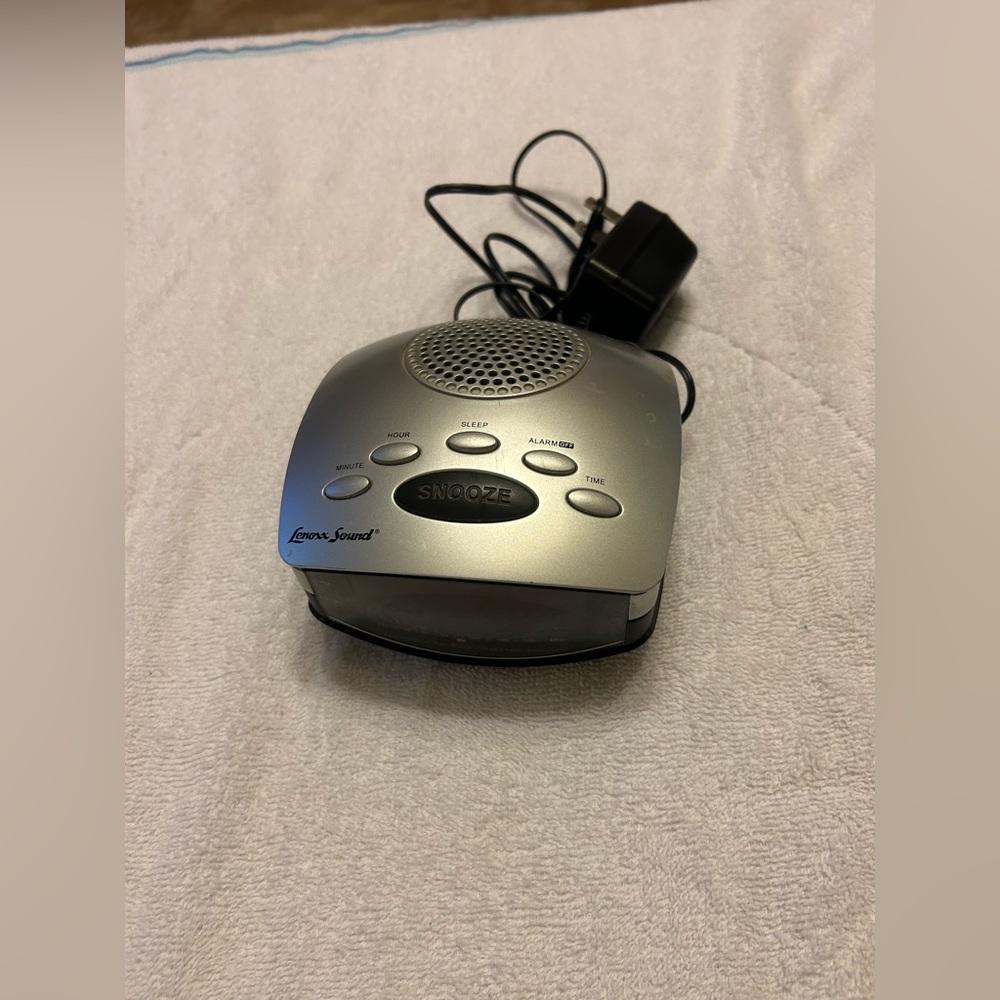 Lenoxx Am/Fm clock radio